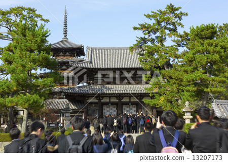 School excursion to Horyu-ji 13207173