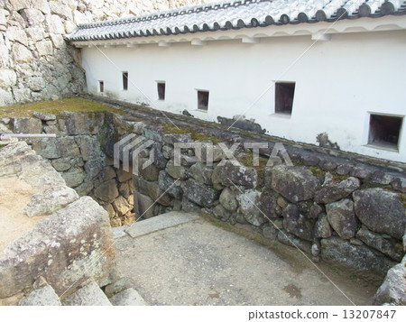 走出世界遺產“姬路城”“汝門”的出路 13207847