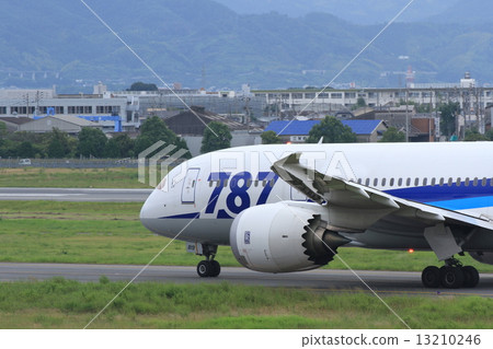 出租車駛向B 787跑道 13210246