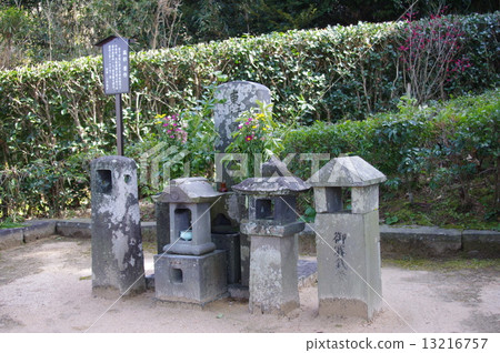 Takasugi Shinsaku的墓葬 13216757