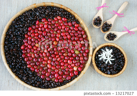 Collect of cofee bean,  ripe berries, black roasted 13217027