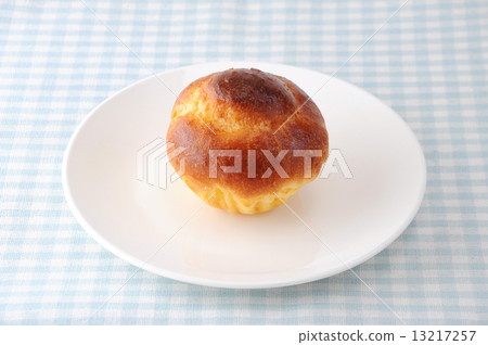 在板材的奶油蛋捲法國平底鍋桌布 13217257