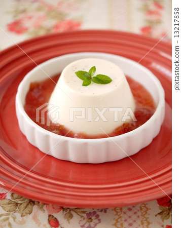 Milk pudding of red fruit sauce (vertical position) 13217858