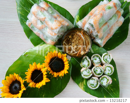 Vietnamese food, goi cuon, salad roll 13218217