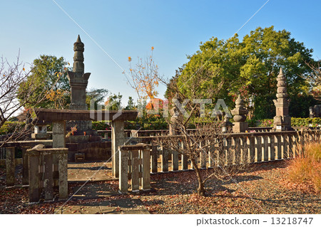 走在Tatebayashi·Jodo Shimen Yodenji寺Konomi Sakabara兒子墓 走在Tatebayashi·Jodo Shimen Yodenji寺Konomi Sakabara兒子墓 13218747