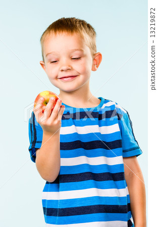 Boy and apple 13219872