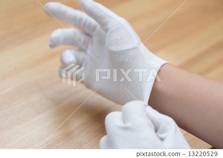 戴手套 13220529