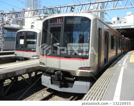 Tokyu 5050 series line 13220935