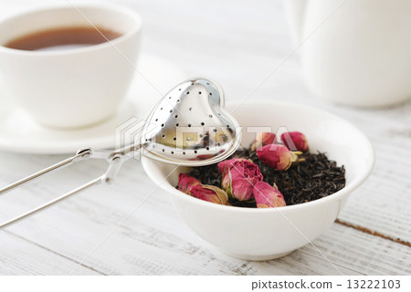 Tea strainer and rose buds 13222103