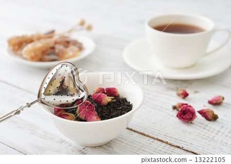 Tea strainer and rose buds 13222105