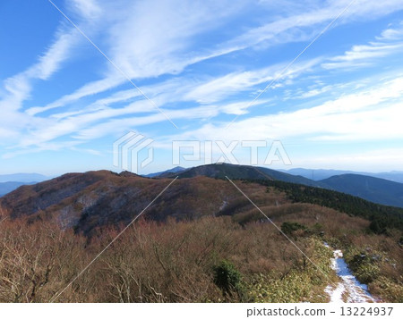 A longitudinal path to Ihara mountain A longitudinal path to Ihara mountain 13224937