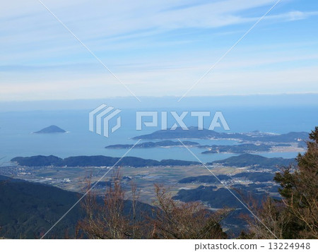 Overlooking Itoshima 13224948