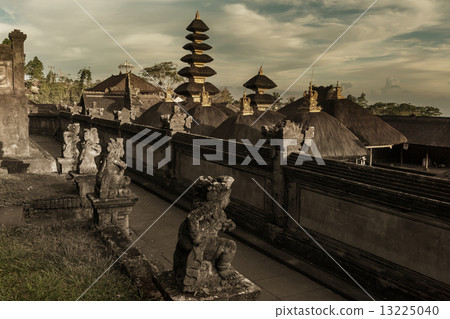 Besakih 13225040