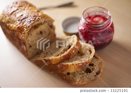 Serving for breakfast or tea time with sliced bread 13225191