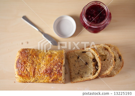 Serving for breakfast or tea time with sliced bread 13225193