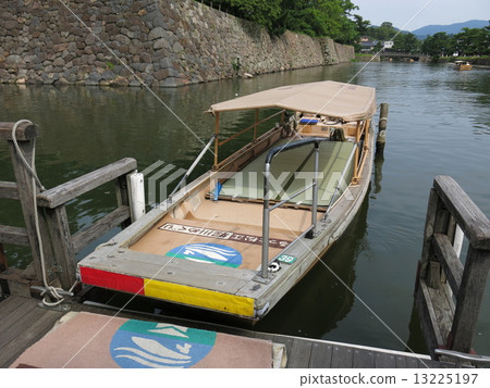 A Horikawa sightseeing boat waiting at the boarding point at Otemae Square in Matsue City (Matsue Horikawa Tour) A Horikawa sightseeing boat waiting at the boarding point at Otemae Square in Matsue City (Matsue Horikawa Tour) 13225197