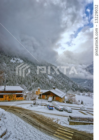 Small village in swiss alps 13229032