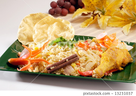 Rice, Chicken, Cabbage, Mushrooms and Paprika 13231037