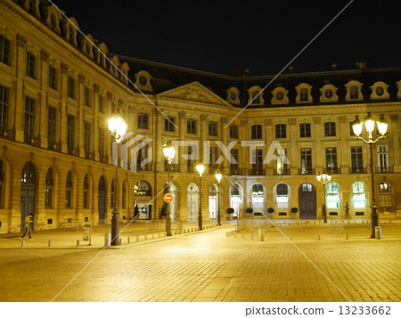 Vendome square in Paris 13233662