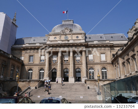 Cite Island in Paris 13233704