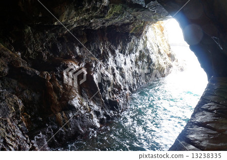 Three stage wall cave entrance 13238335