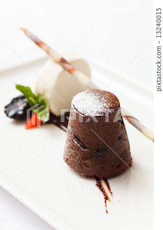 chocolate cake chocolate cake 13240015