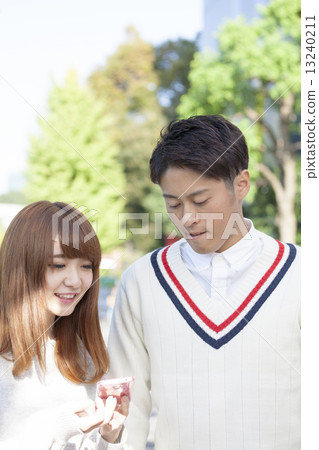 Coupled portrait Conversation while watching smaho Coupled portrait Conversation while watching smaho 13240211