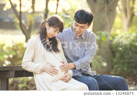 孕婦和丈夫 孕婦和丈夫 13240875