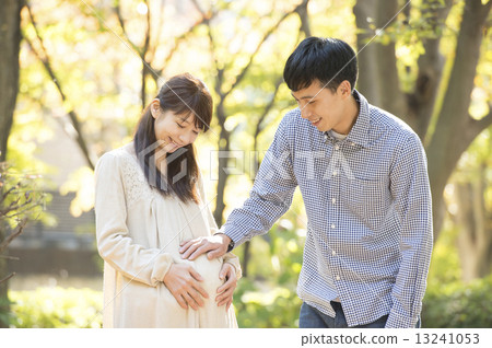 Pregnant woman and husband Pregnant woman and husband 13241053