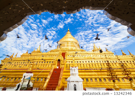 Shwezigon Pagoda,Bagan, Myanmar 13242346