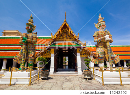 Wat phra kaew, Grand palace, Bangkok, Thailand Wat phra kaew, Grand palace, Bangkok, Thailand 13242392