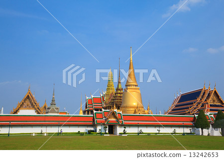 Wat phra kaew, Grand palace, Bangkok, Thailand Wat phra kaew, Grand palace, Bangkok, Thailand 13242653