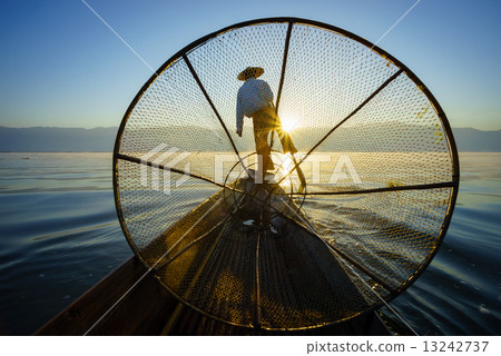 Fishermen in Inle Lake at sunrise, Shan State, Myanmar 13242737
