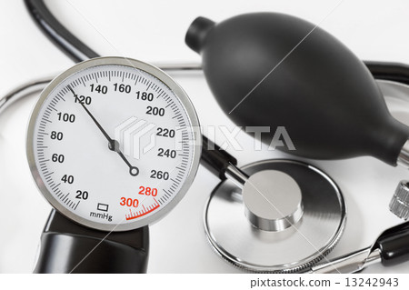 Scale of pressure and stethoscope 13242943