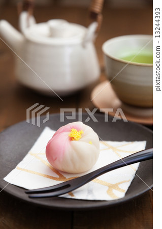 Japanese confectionery 13244393