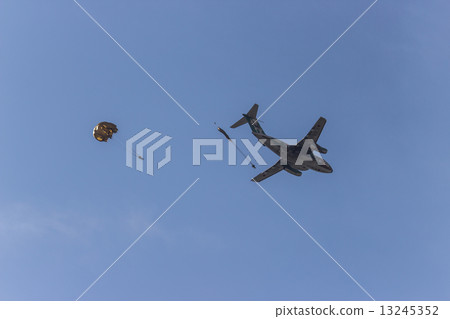 parachute, parachutes, blue sky 13245352