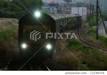 推進驅動的巡航列車“Nana Star”（JR九州） 13246476