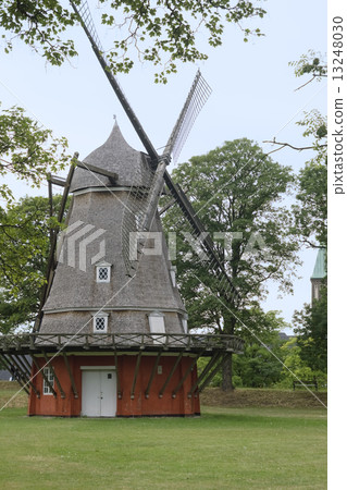 Old windmill 13248030