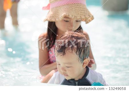 little child, playing in water, infant 13249058