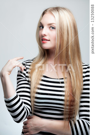 Foreign women's portrait - Stock Photo [13250088] - PIXTA