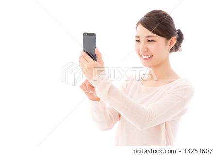 一個女人拍一張照片 13251607