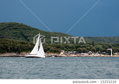 Yacht at Limsky canal 13253219