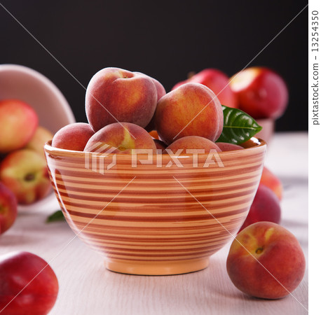 fresh peaches  13254350