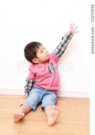 Freshly boy who reach 3 years old 13255648