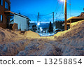 一個沉重的下雪天的早晨 13258854