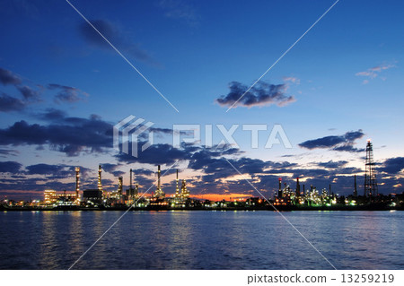 Oil refinery 13259219