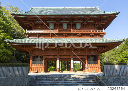 Koyasan Daimon of World Heritage 13263564