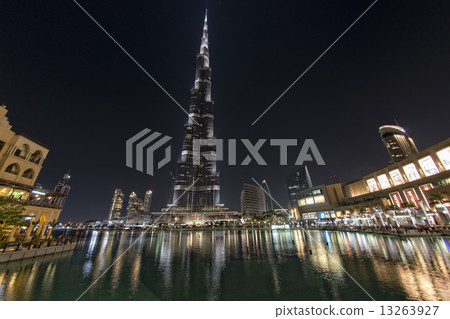 Burji Khalifa at night 13263927