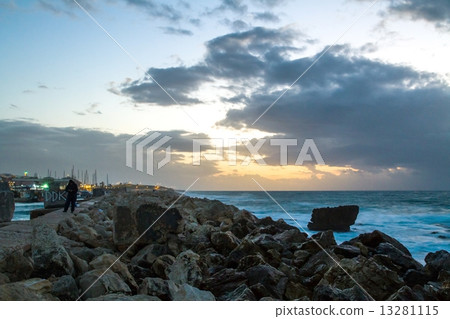 Jaffa shore 13281115