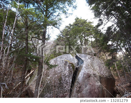 Ruisuyama的桃太郎岩石 13281279